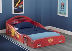 Toddler Beds*Disney/Pixar Cars Lightning McQueen Plastic Sleep and Play Toddler Bed