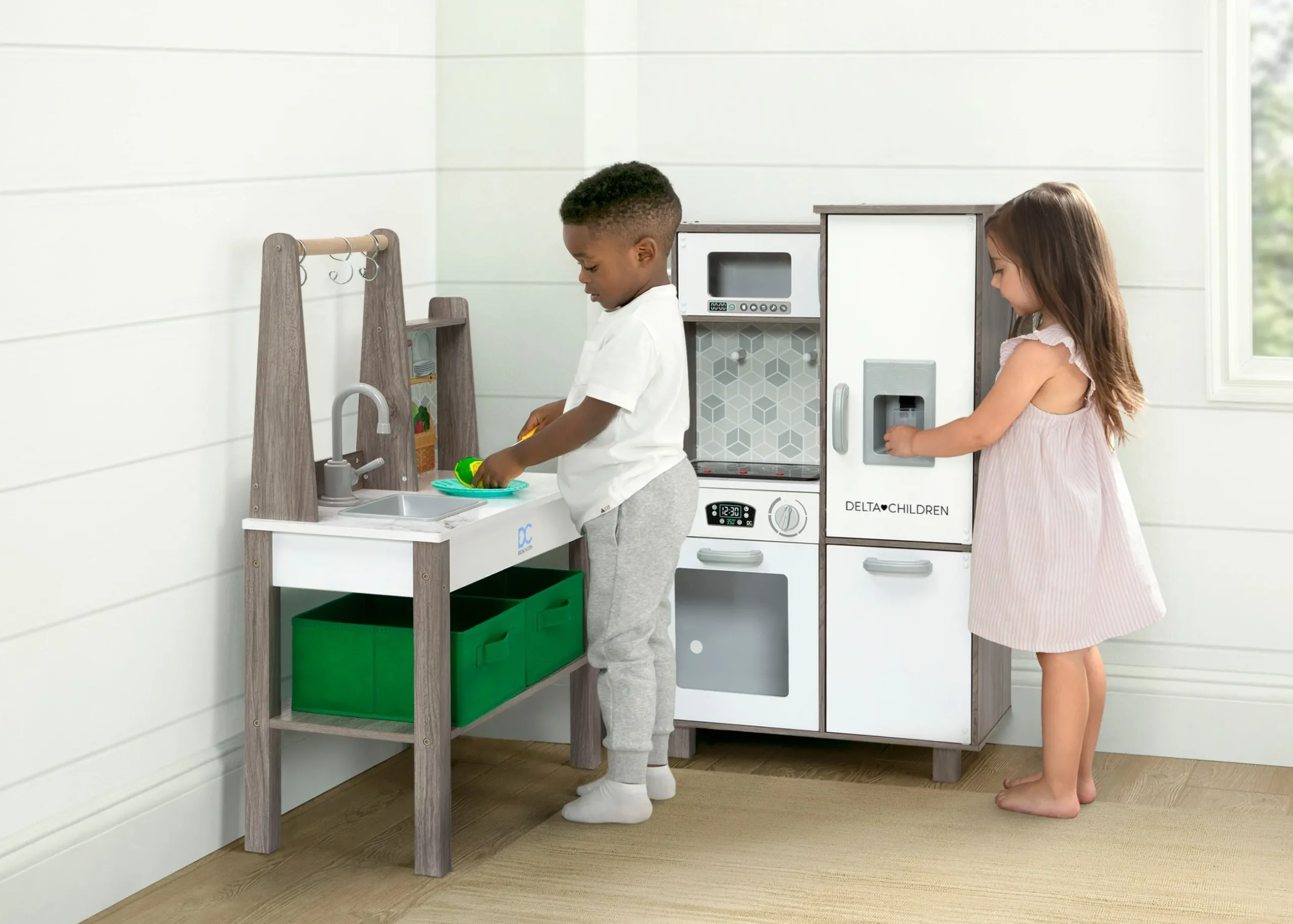 Kitchens*Delta Children Gourmet All-in-One Corner Play Kitchen