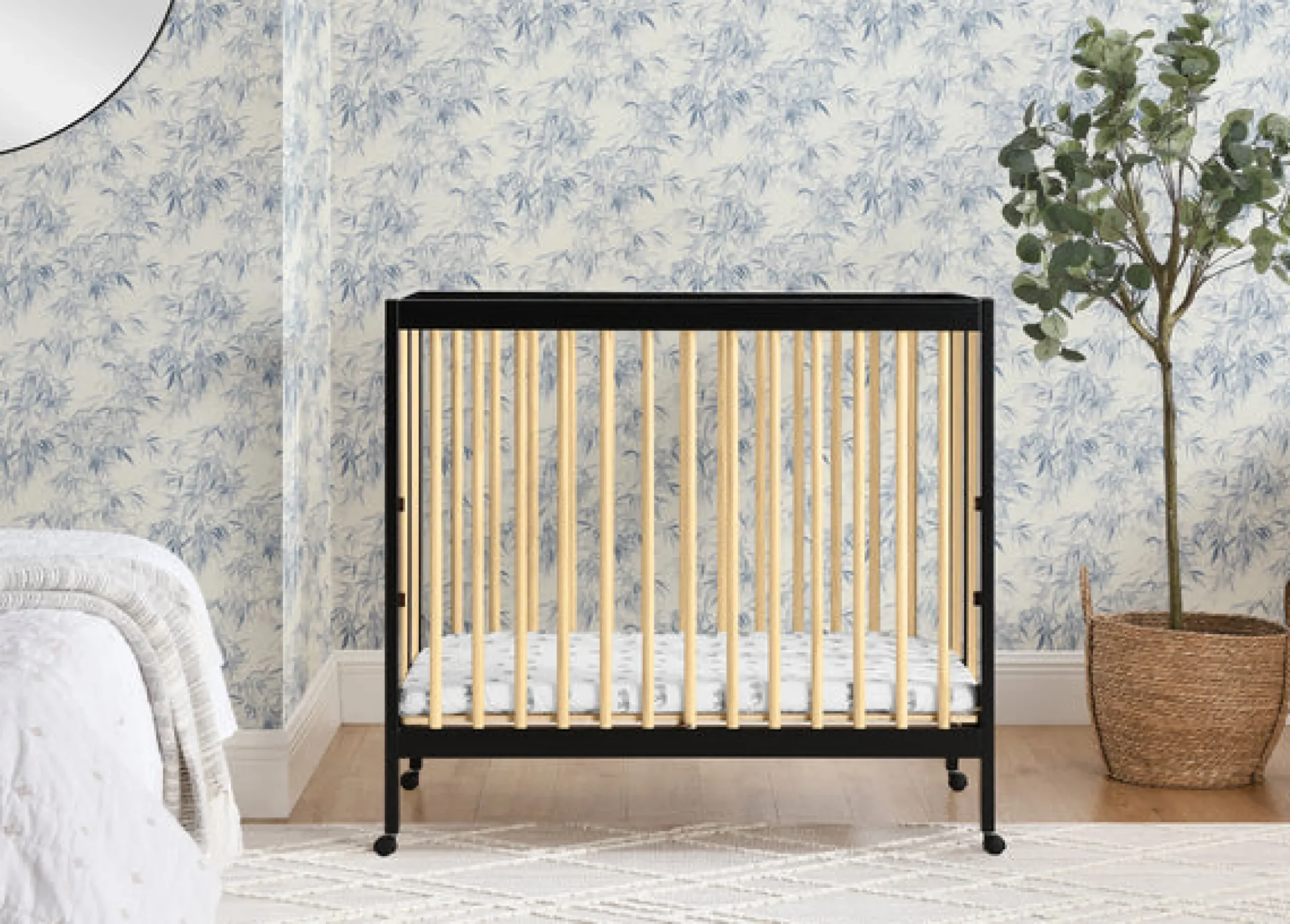 Baby Cribs*Delta Children Mia Portable Folding Mini Crib with 1.5-Inch Mattress Ebony with Natural (1482)